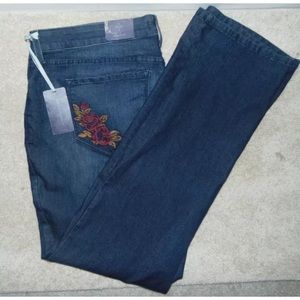 NYDJ Jeans - NWT NYDJ straight jeans 24W NYDJ Jeans - NWT NYDJ straight jeans 24W